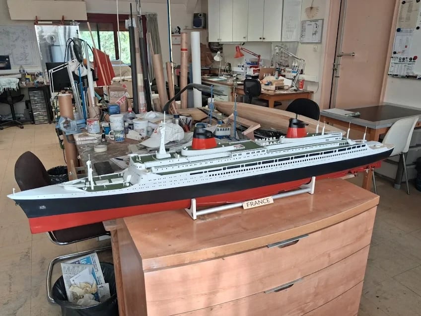 France 16 